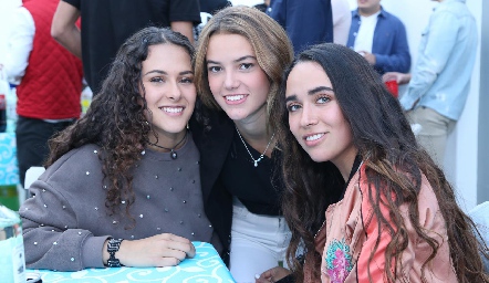  María Meade, Renata Fernández y Ana Paula Méndez.