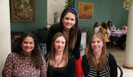  Elsy Villanueva, Mónica de Alba, Luzma Ruiz y Karina Torres.