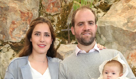 Rodrigo con sus papás Carmelita Berrueta y Rodrigo Aranda.