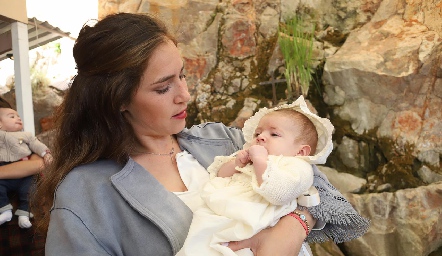  Rodrigo con su mamá.