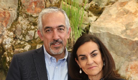  Rodrigo con sus abuelos maternos Enrique Berrueta y Carmen Zapata de Berrueta.