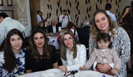 Mariana Palazuelos, María José Palomar, Pilar Palomar, Daniela Jonguitud y Emilia.