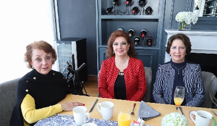  Mercedes Padrón, María Elena Abud y Lety Espinosa.
