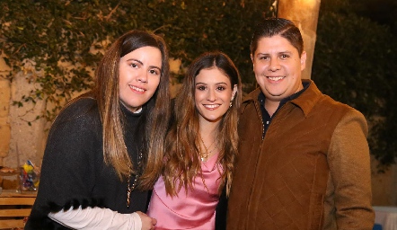 Priscila Gordoa, Sofi Medina y José Luis Martínez.