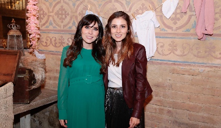  María José y Elizabeth Treviño.