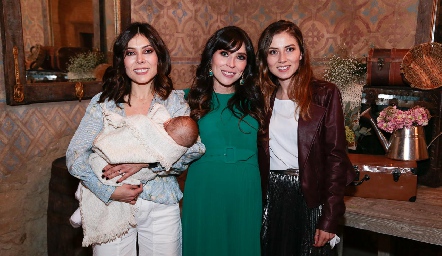  Ximena, María José y Elizabeth Treviño.