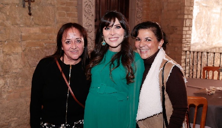  María José con Bertha Haro y Lorena Rodríguez.