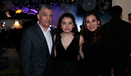  Ximena con sus papás, Pepe Suárez y Fabiola Aguiar.