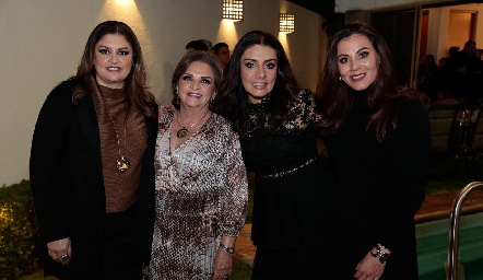  Claudia Suárez, Magdalena de la Garza, Mayela Suárez y Fabiola Aguilar.