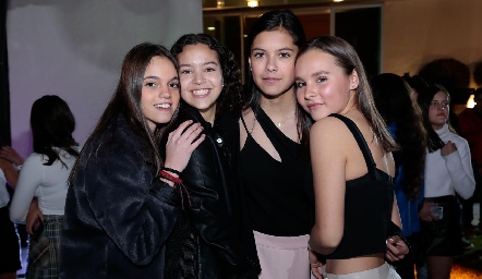  Daniela, Marijó, Julia y Emilia.