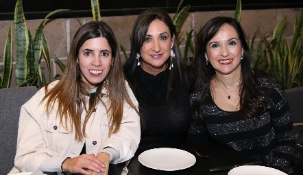  Daniela Güemes, Blanca González y Sandra González.