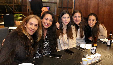  Gaby Cantú, Lore Cantú , Mariana Palazuelos, Danitza Lozano y Ana Isa Torres.