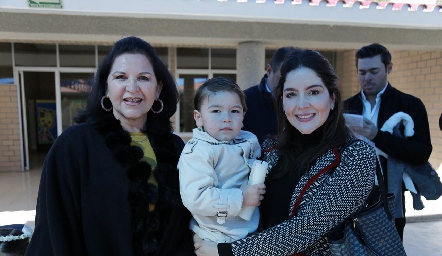  Maura Solís, Andrea Cervantes y Andrés Noyola.