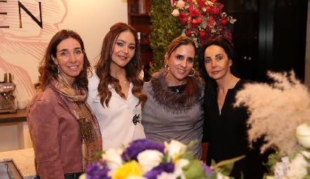 Mary Carmen Casas, Giovanna Araujo, Griselda Ruiz y Giovanna Montañer.
