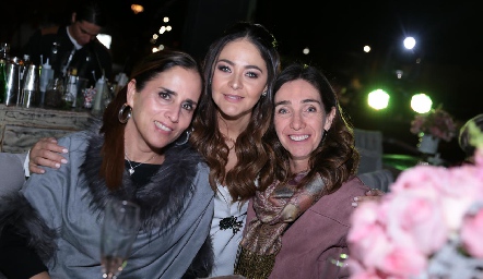  Griselda Ruiz, Giovanna y Mary Carmen Casas.