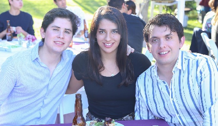  Carlos Fernández, Pilar Fernández y Gabriel Cervera.