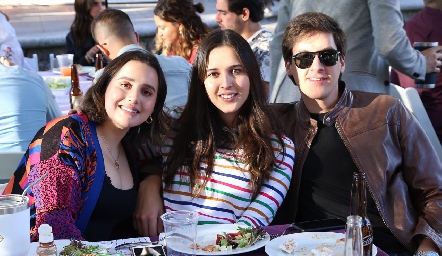  María José Puga, Renata Castillo y Alfredo Hernández.