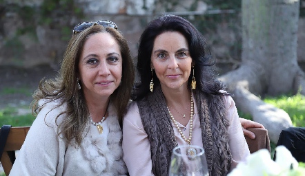  Cristina Guerra y Sandra Correa.