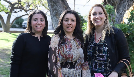  Erika Vázquez, Sandra Vázquez y Lorena Garza.
