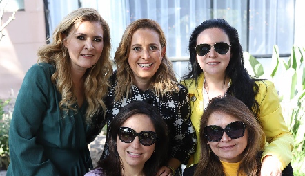  Paola Vázquez, Charo Cabriales, Lourdes Acebo, Cynthia Alcalde y Leticia Medina.