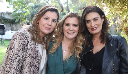  Consuelo Fernández, Paola Vázquez y Lorena Hernández.