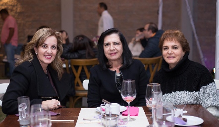  Yolanda Aguillón, Lourdes y Pilar Mora.