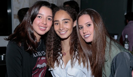  Isabel Villanueva, Marijó Benavente y Nuria Manzo.
