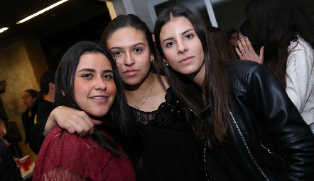  Daniela, María José y Camila.