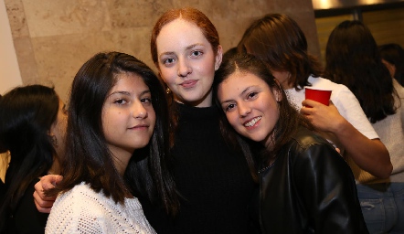  Victoria Abud, Alejandra Ocaña y Ana Castuera.