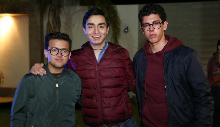  Amigos.