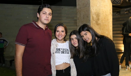  Santiago Ortega, Carola García, Miranda Pizzuto y Ximena Pérez.