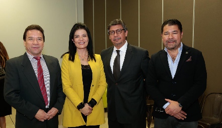  Luis Mario Vázquez, María Esther Velázquez, Mauro Ruiz y Jorge Armendáriz.
