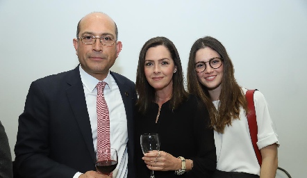 Jorge, Mónica y Natalia Guerra.