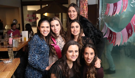  July Valle, Paty Dantuñano, Liliana Medina, Fer Pérez, Lore Madrigal y Marijó Ascanio.