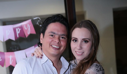  Barra Meade y Paty Dantuñano.