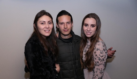  Liliana Medina, Mauricio Ramírez y Paty Dantuñano.