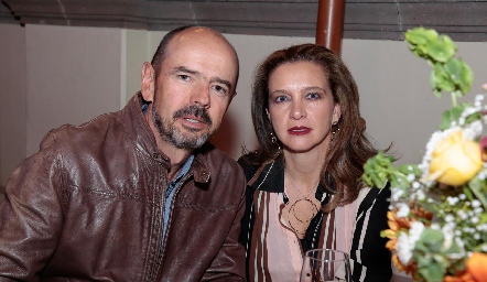  Ricardo Meade y Karina Navarro.