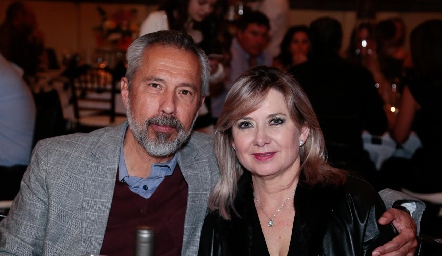  Roberto Salinas y Eréndira Bonifacio.