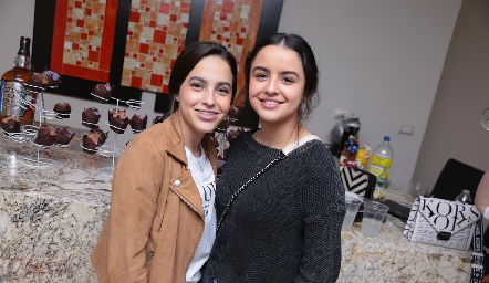  Sofía González y Montse Bedolla.