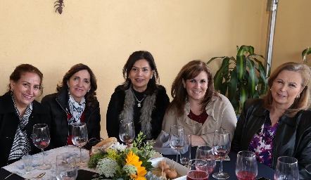  Martha Acevedo, Mónica Alcalde, Tita Ruiz, Judith Massa e Isabel Narváez.