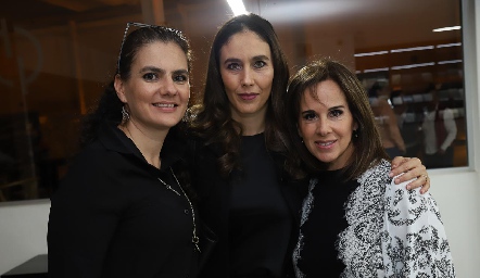 Ale León Abud, Mónica Abud y Martha del Río.