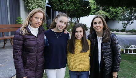  Mariana Torres, Sofía Torre, Nuri Torrescano y Nuria Ejarque.