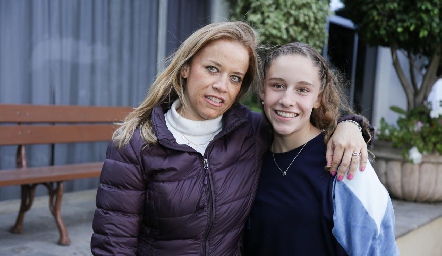  Mariana Torres con su hija Sofía Torre.