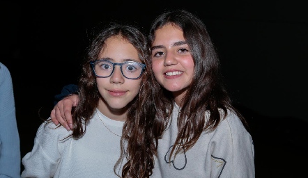  Xaviera Navas y Mía Zendejas.