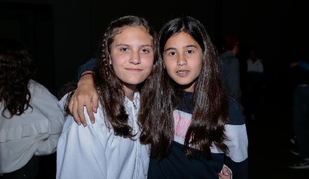 Luciana Urías y María Navarro.