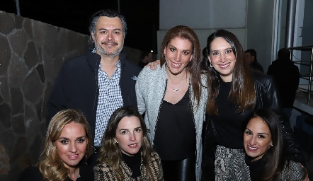  Jaime Pérez, Alejandra Jiménez, Jackie Villalba, María Torres, Eunice Camacho y Gloria Leal.