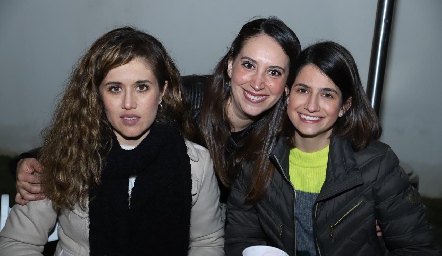  Margarita Bayona, Jacqueline Villalba y Mónica Medlich.