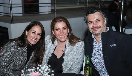 Gloria Leal, Alejandra Jiménez y Jaime Pérez.