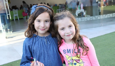  Alexia y Alexa.
