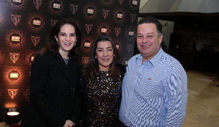  Claudia Reynoso, Mónica González y Armando Navarro.